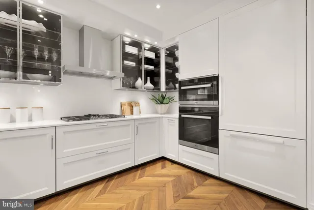 $999,900 | 300 International Drive, Unit 1905, Baltimore, MD 21202