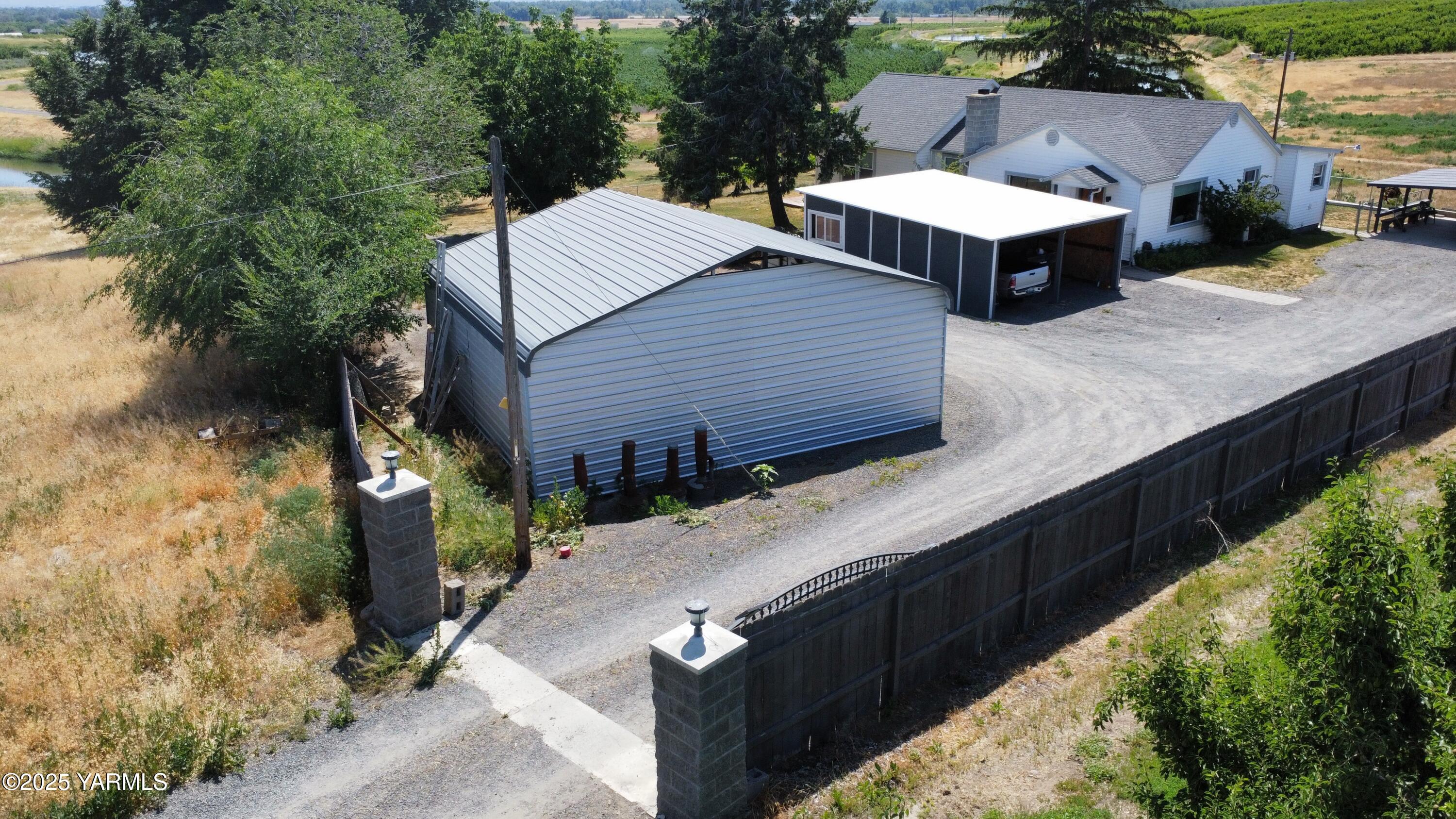 960 Knight Hill Road Zillah, WA 98953 - Photo 11 of 21 a view of a terrace with sitting area