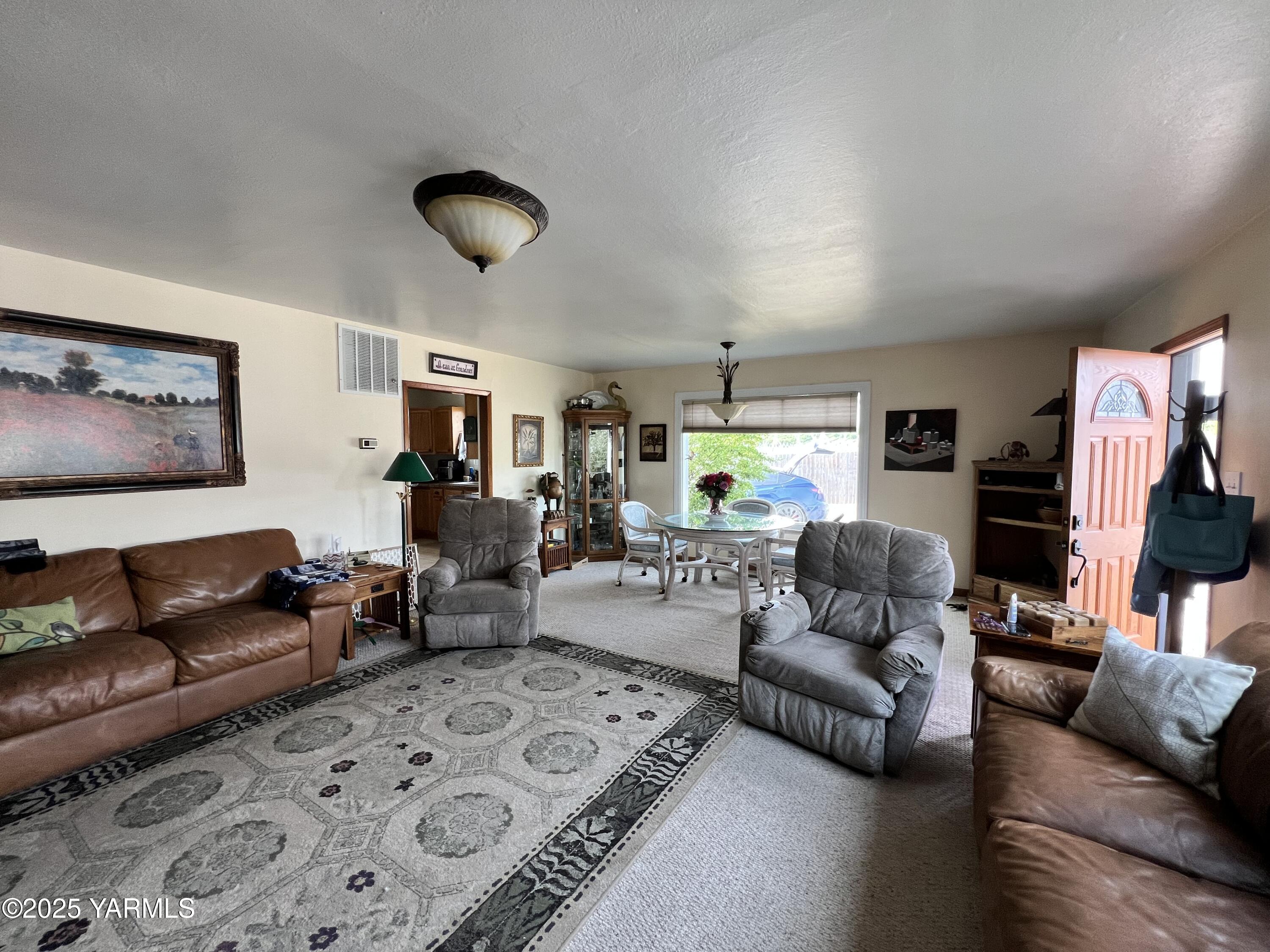 960 Knight Hill Road Zillah, WA 98953 - Photo 13 of 21 a living room with furniture and a flat screen tv