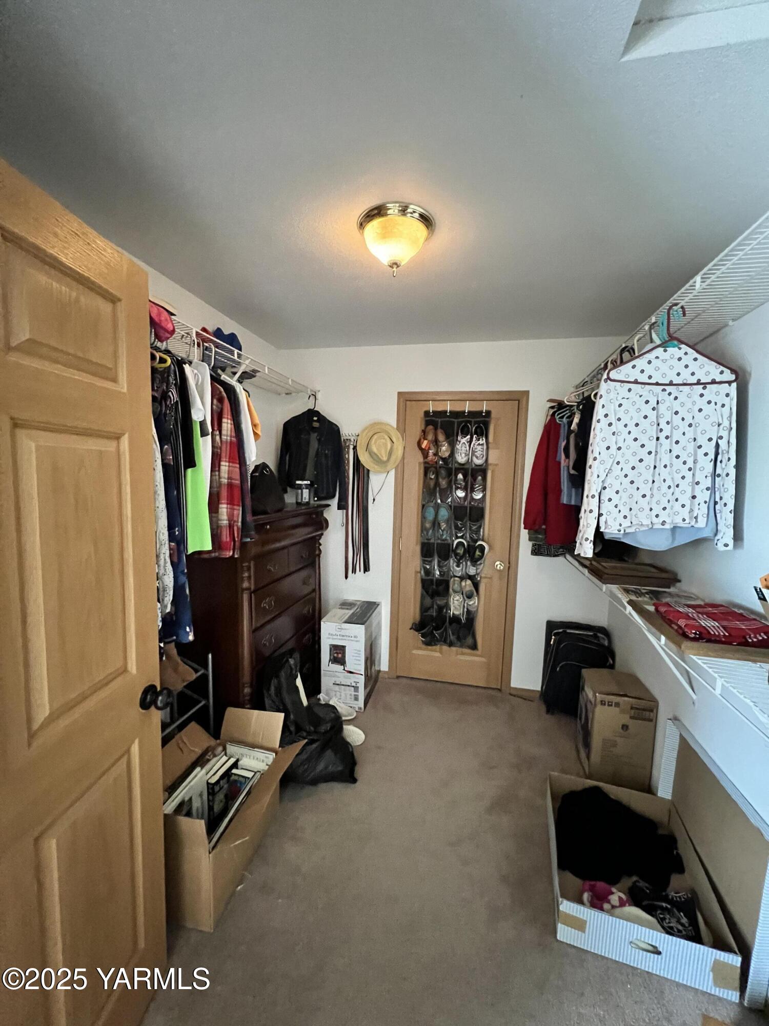 960 Knight Hill Road Zillah, WA 98953 - Photo 17 of 21 a view of a room with gym equipment