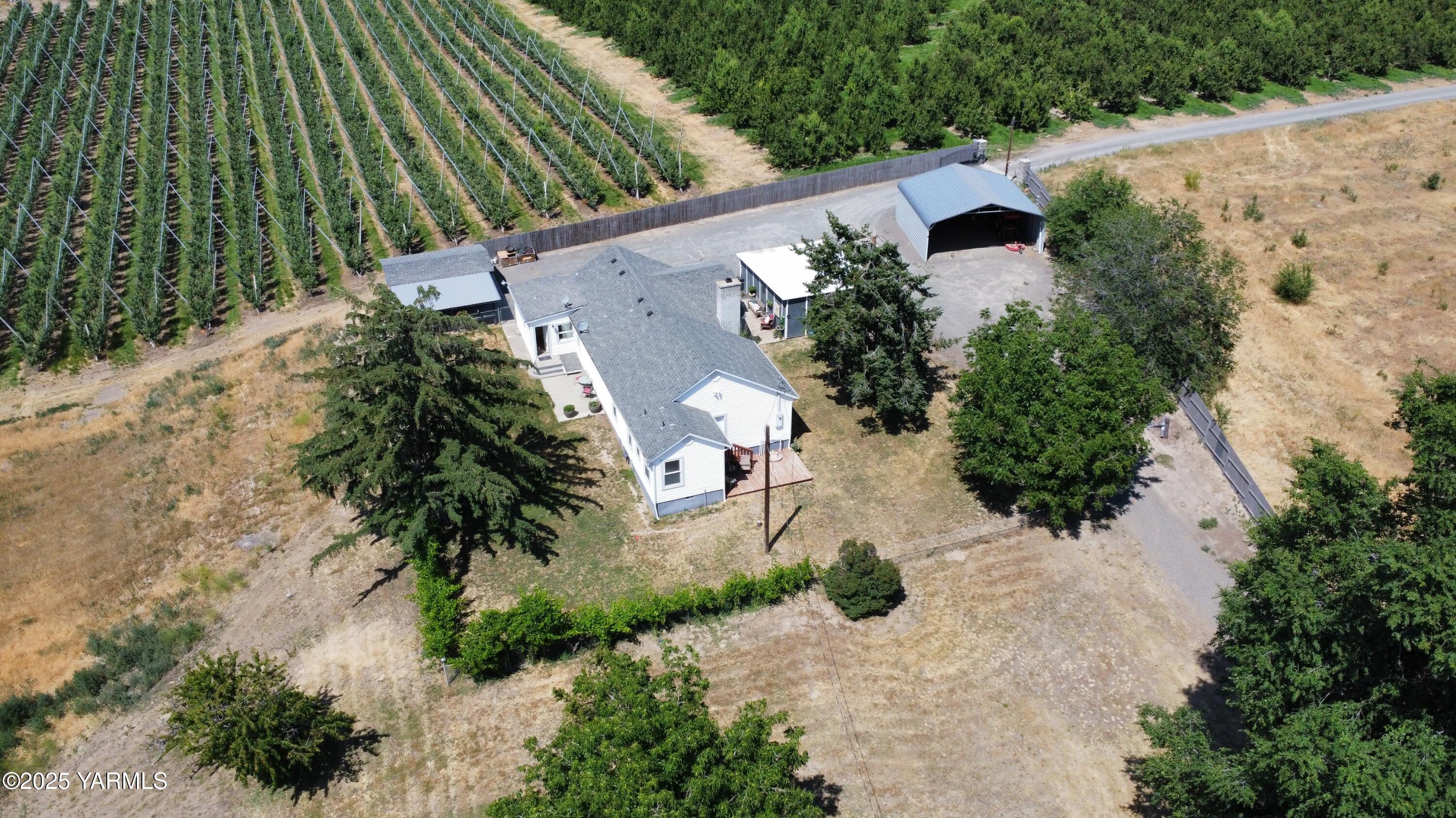 960 Knight Hill Road Zillah, WA 98953 - Photo 5 of 21 an aerial view of a house