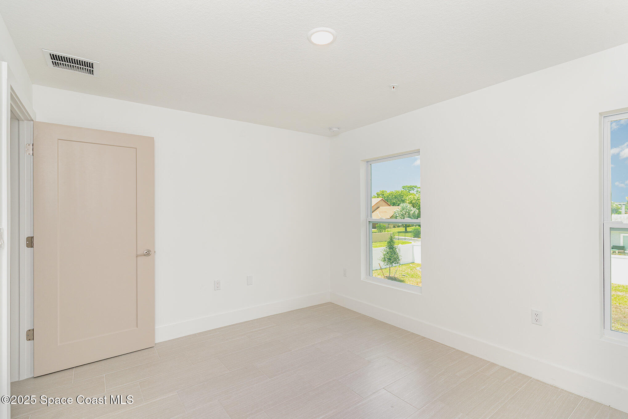 1605 Par Street Northeast, Unit 3201 Palm Bay, FL 32905 - Photo 24 of 42 a view of hallway with window