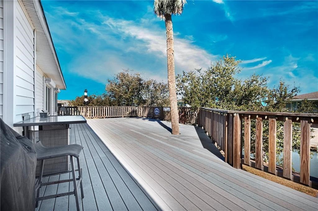39 Front Street Rockport, TX 78382 - Photo 36 of 38 a view of balcony and deck