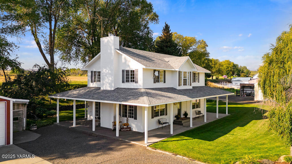 790 Cook Road Yakima, WA 98908 - Photo 1 of 46 a front view of a house with a yard table and chairs