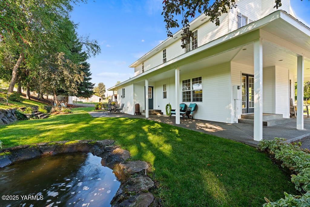 790 Cook Road Yakima, WA 98908 - Photo 31 of 46 a view of a house with a yard