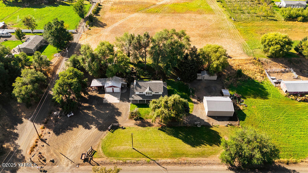 790 Cook Road Yakima, WA 98908 - Photo 43 of 46 a picture of houses with outdoor space