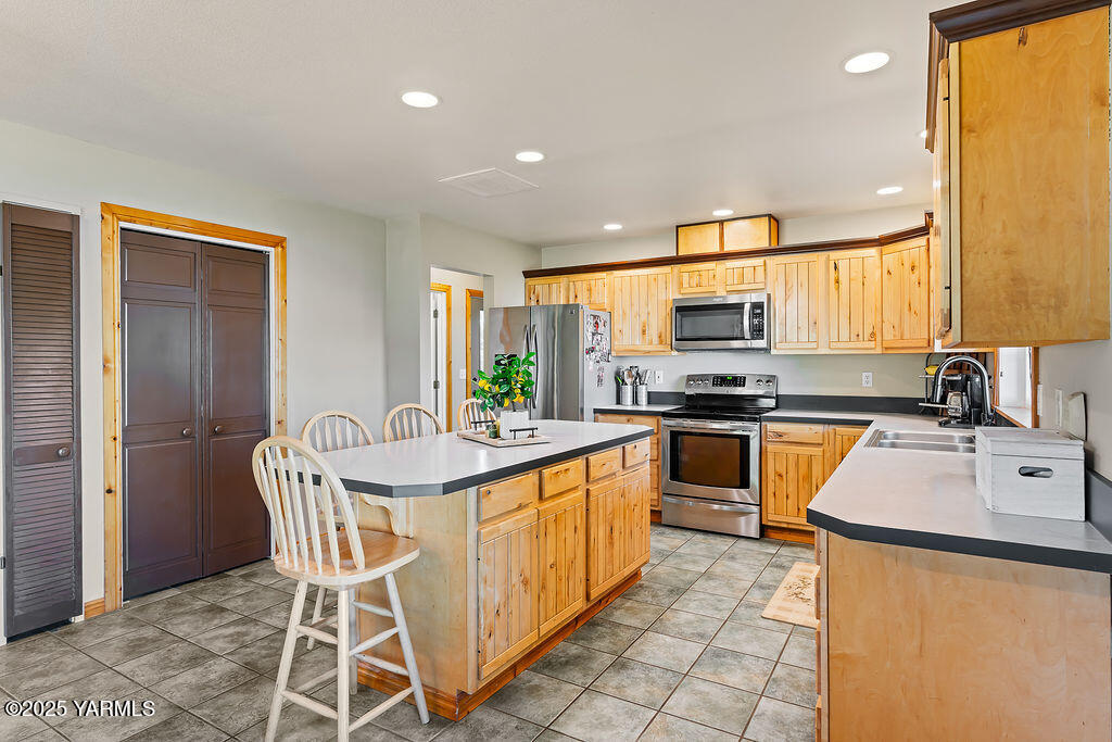 790 Cook Road Yakima, WA 98908 - Photo 7 of 46 a kitchen with stainless steel appliances granite countertop a sink counter space cabinets and a stove