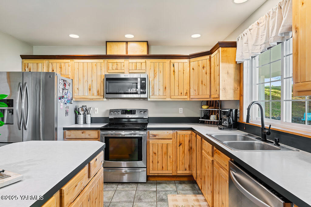 790 Cook Road Yakima, WA 98908 - Photo 8 of 46 a kitchen with stainless steel appliances granite countertop a sink a stove a refrigerator a microwave a sink and cabinets