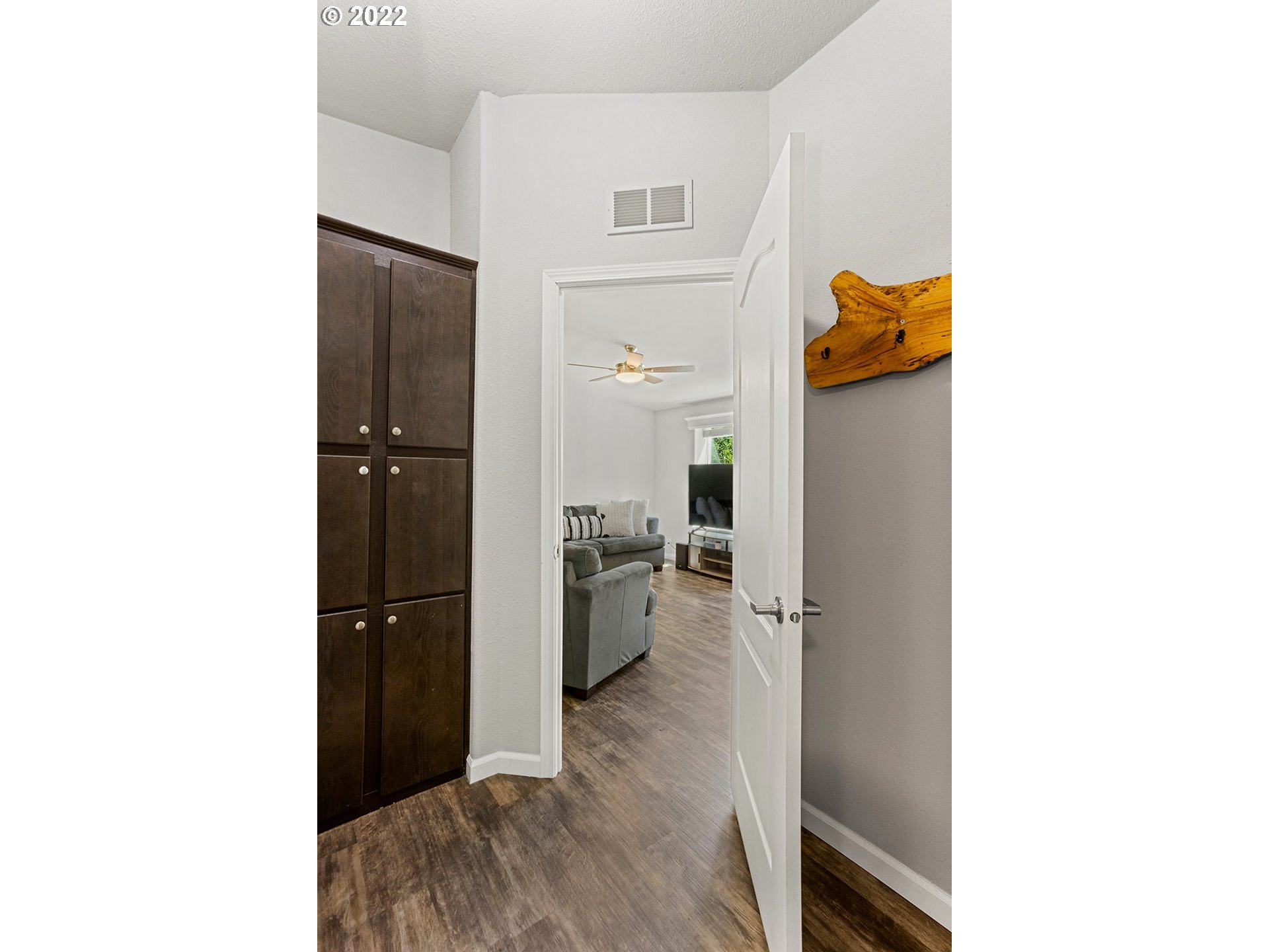 111 Heslen Road Carson, WA 98610 - Photo 18 of 25 Hallway