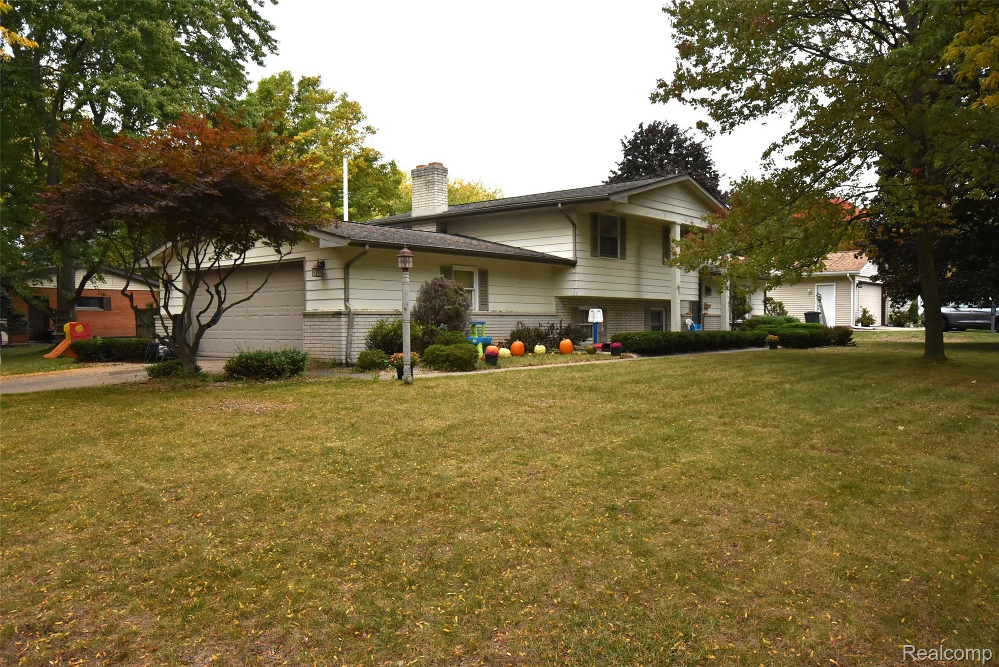 210 Frank Road Frankenmuth, MI 48734 - Photo 2 of 22 DSC_0076 - Copy.JPG