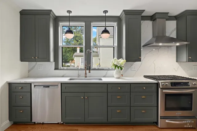 $425,000 | 84 North Walkup Avenue, Crystal Lake, IL 60014