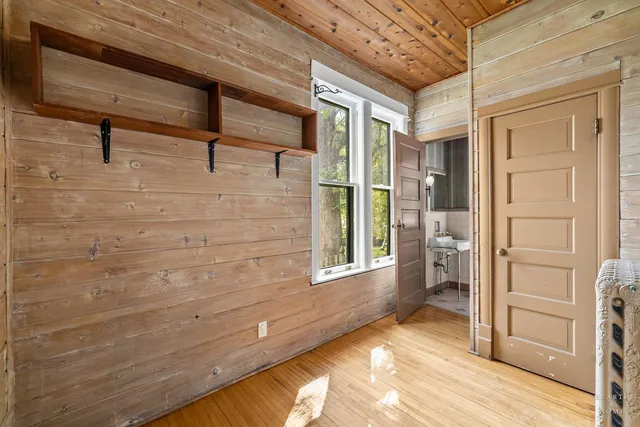 $425,000 | 84 North Walkup Avenue, Crystal Lake, IL 60014