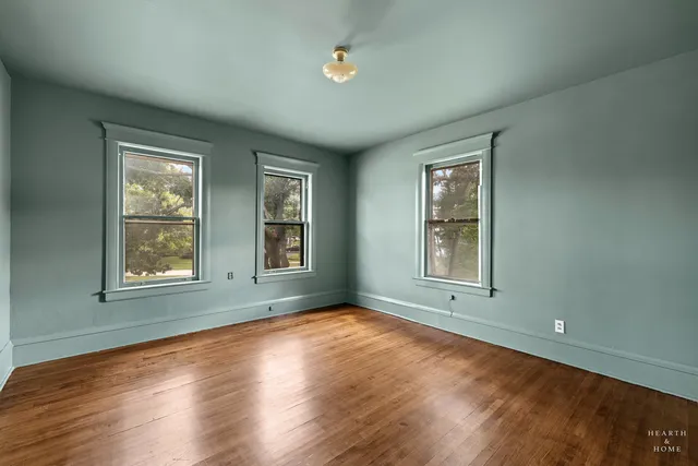 $425,000 | 84 North Walkup Avenue, Crystal Lake, IL 60014