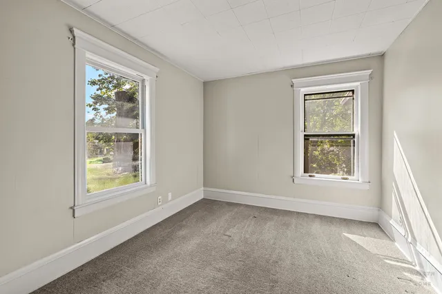 $425,000 | 84 North Walkup Avenue, Crystal Lake, IL 60014