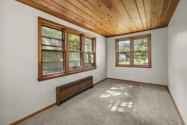 $425,000 | 84 North Walkup Avenue, Crystal Lake, IL 60014