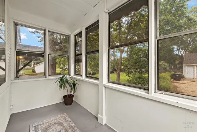 $425,000 | 84 North Walkup Avenue, Crystal Lake, IL 60014