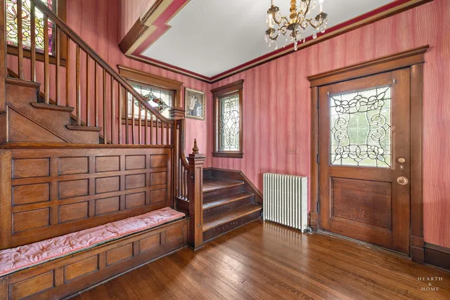 $425,000 | 84 North Walkup Avenue, Crystal Lake, IL 60014