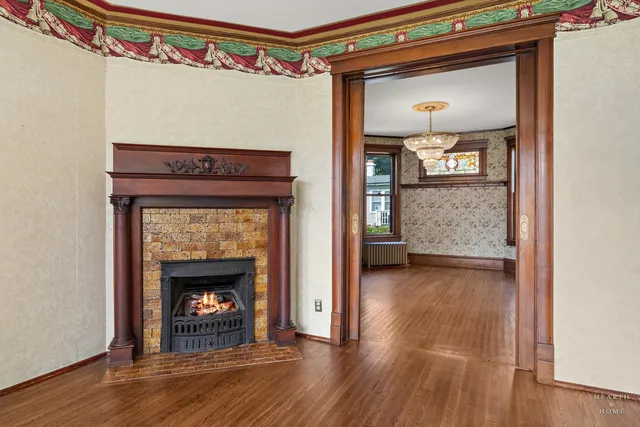 $425,000 | 84 North Walkup Avenue, Crystal Lake, IL 60014