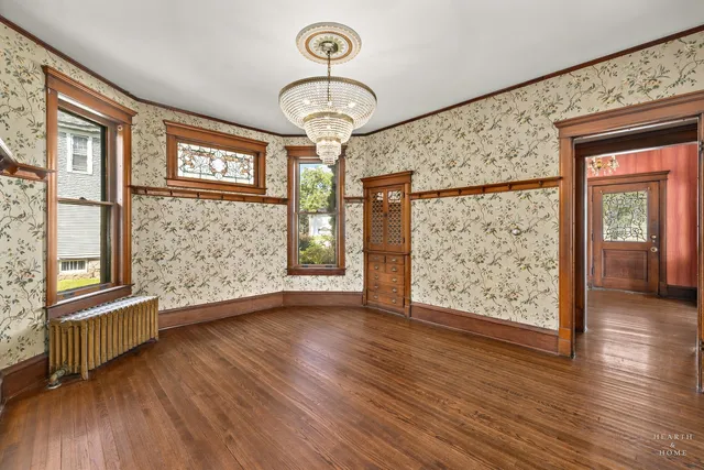 $425,000 | 84 North Walkup Avenue, Crystal Lake, IL 60014