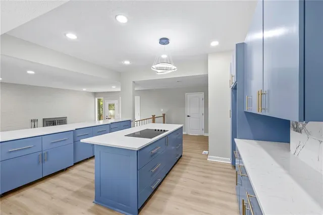 $699,000 | 7019 West 69th Terrace, Overland Park, KS 66204