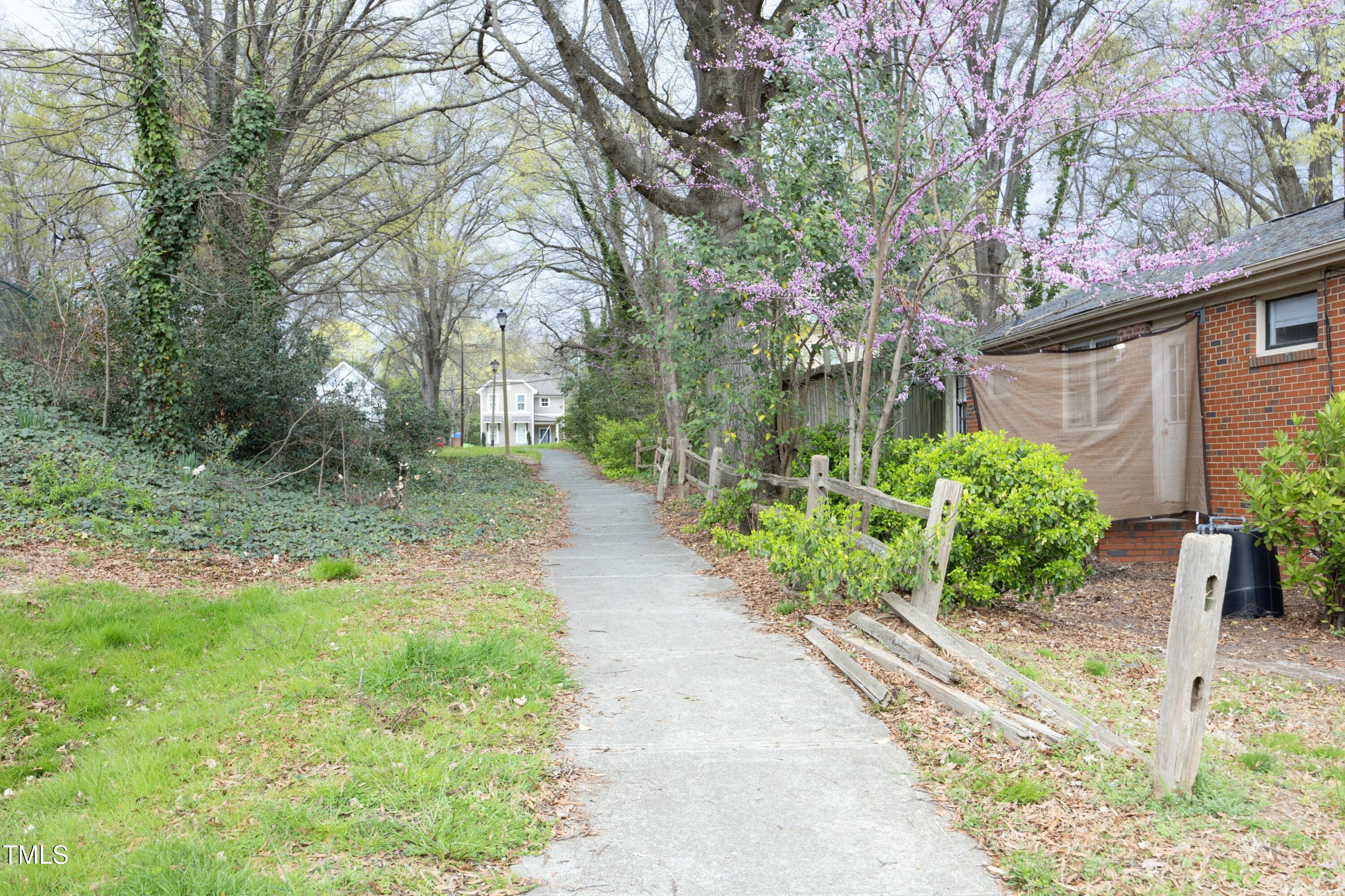 609 Tower Street Raleigh, NC 27607 - Photo 25 of 26 27Sidewalk