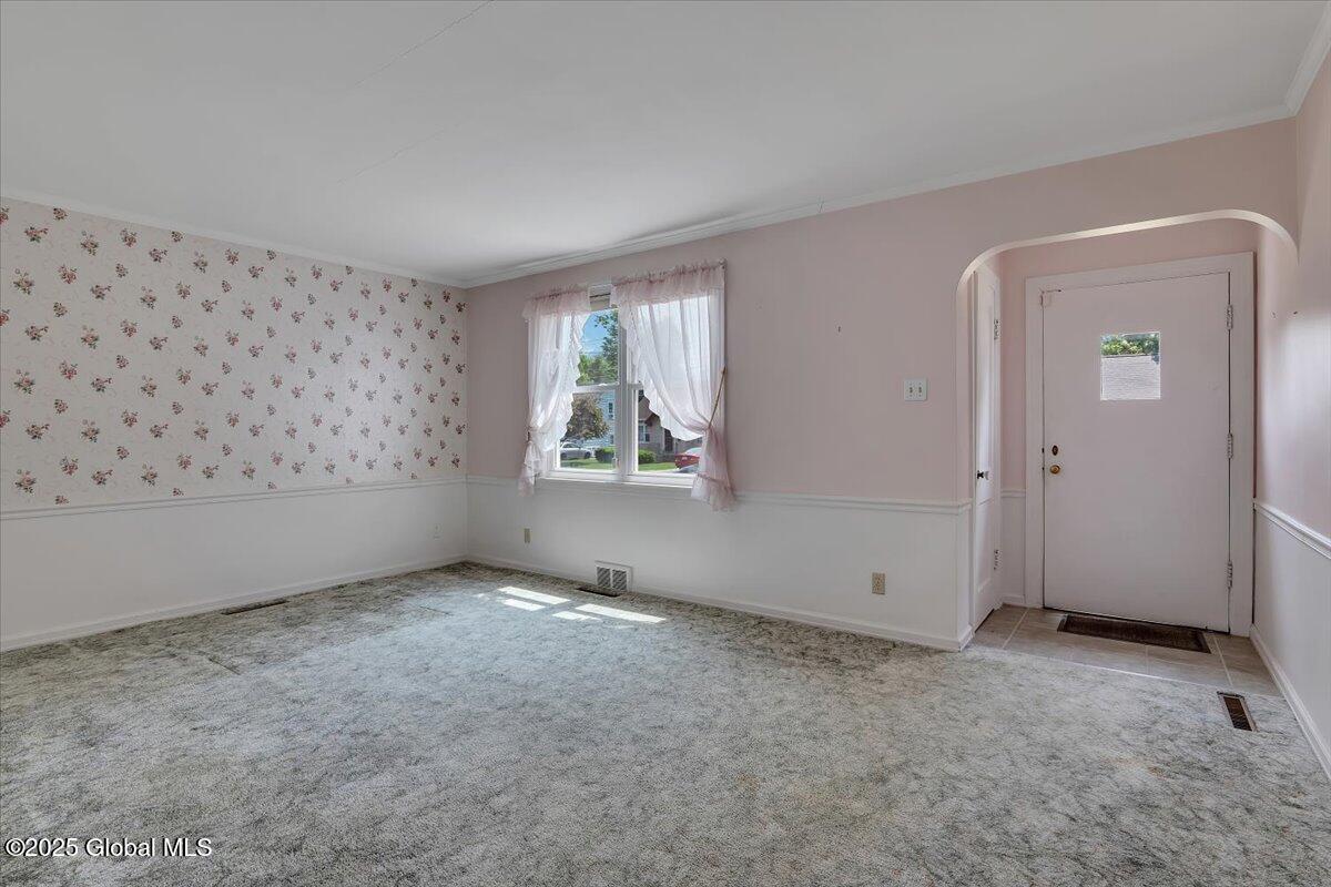 327 Sullivan Road Schenectady, NY 12304 - Photo 3 of 31 03-P1430551