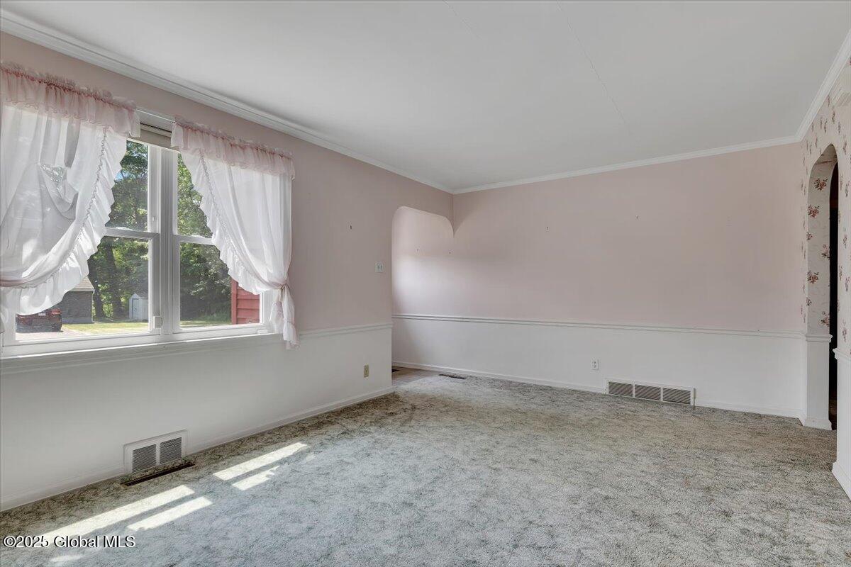 327 Sullivan Road Schenectady, NY 12304 - Photo 5 of 31 04-P1430539