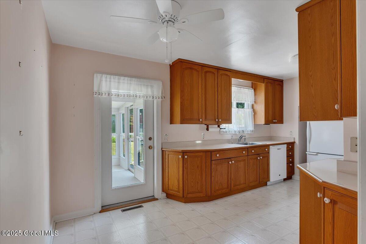 327 Sullivan Road Schenectady, NY 12304 - Photo 6 of 31 07-P1430585