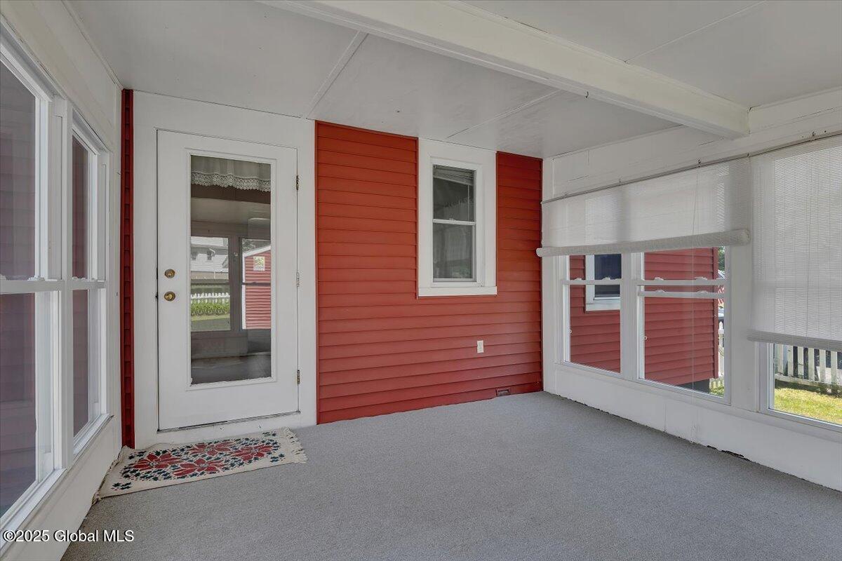 327 Sullivan Road Schenectady, NY 12304 - Photo 10 of 31 13-P1430608