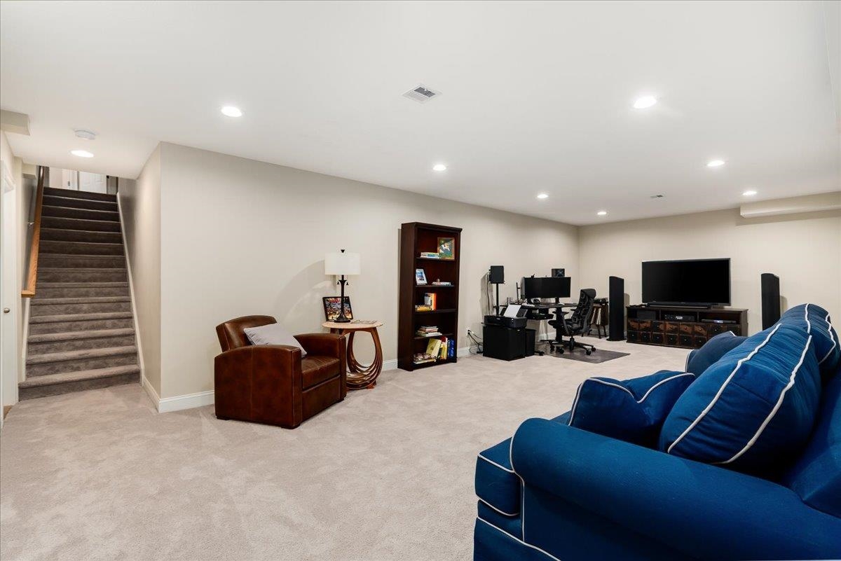 21 Moon Shadow Drive Pelham, NH 03076 - Photo 23 of 40