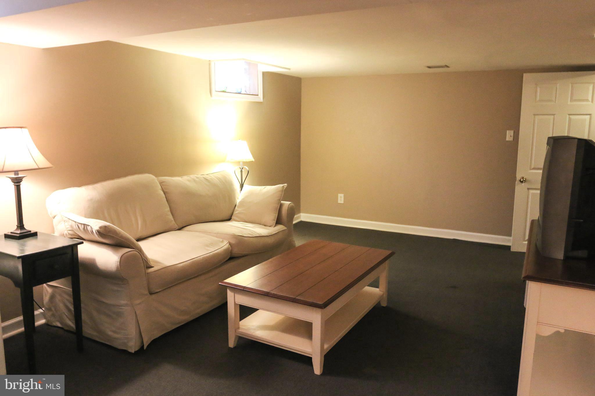 716 Devonshire Road Baltimore, MD 21229 - Photo 14 of 33