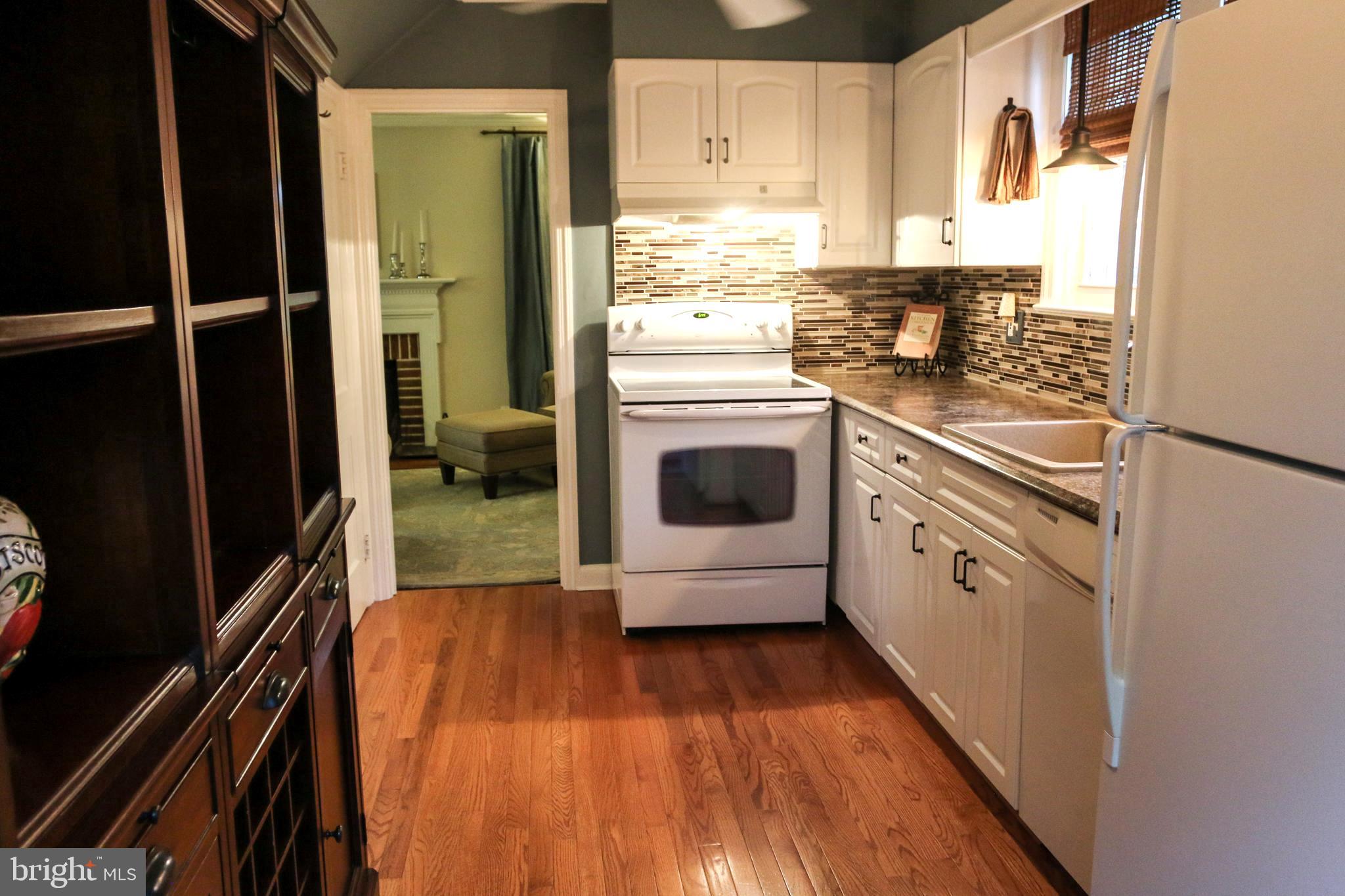 716 Devonshire Road Baltimore, MD 21229 - Photo 5 of 33