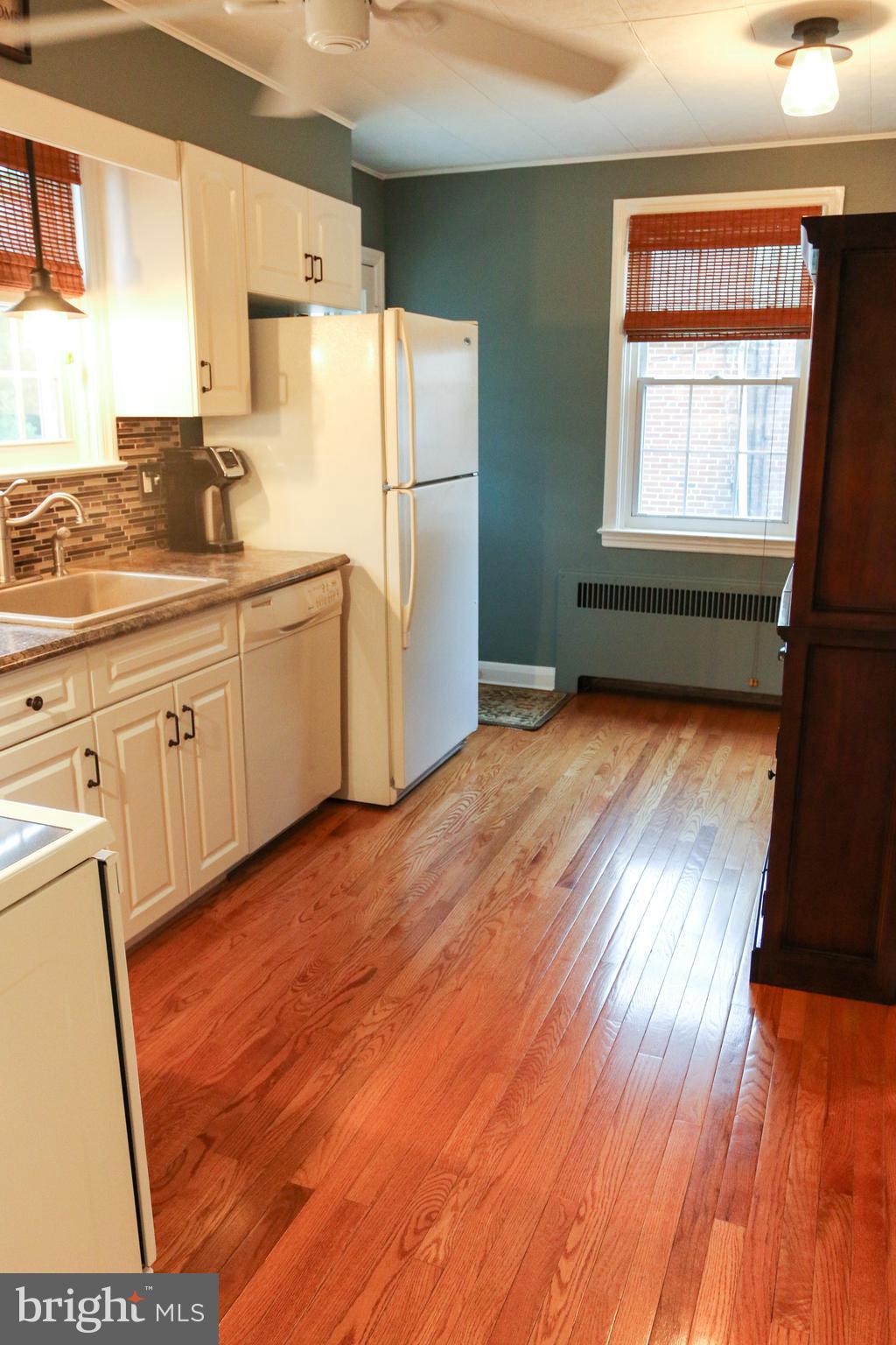 716 Devonshire Road Baltimore, MD 21229 - Photo 8 of 33
