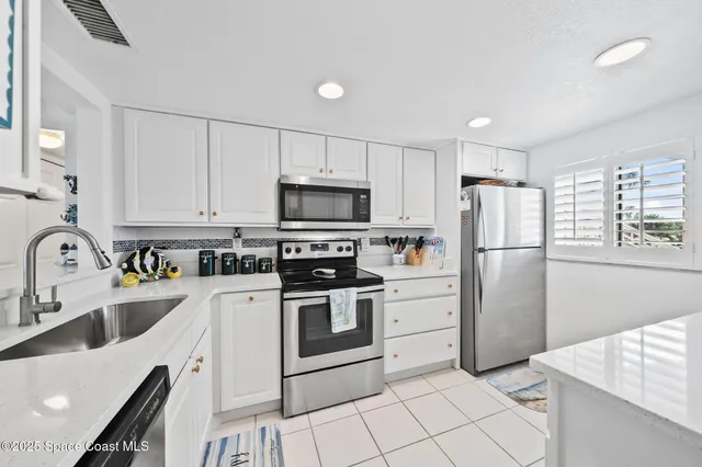 $572,900 | 1415 North Hwy A1A, Unit 206, Indialantic, FL 32903