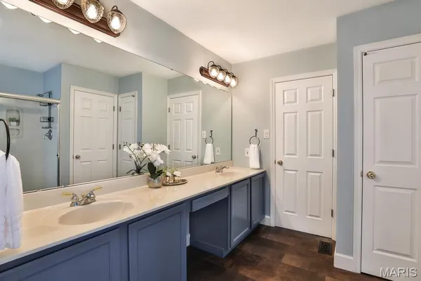 $575,000 | 5527 Hennsley Circle, Weldon Spring, MO 63304