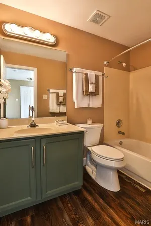 $575,000 | 5527 Hennsley Circle, Weldon Spring, MO 63304