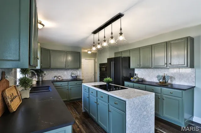 $595,000 | 5527 Hennsley Circle, Weldon Spring, MO 63304