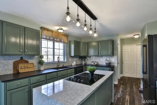 $575,000 | 5527 Hennsley Circle, Weldon Spring, MO 63304