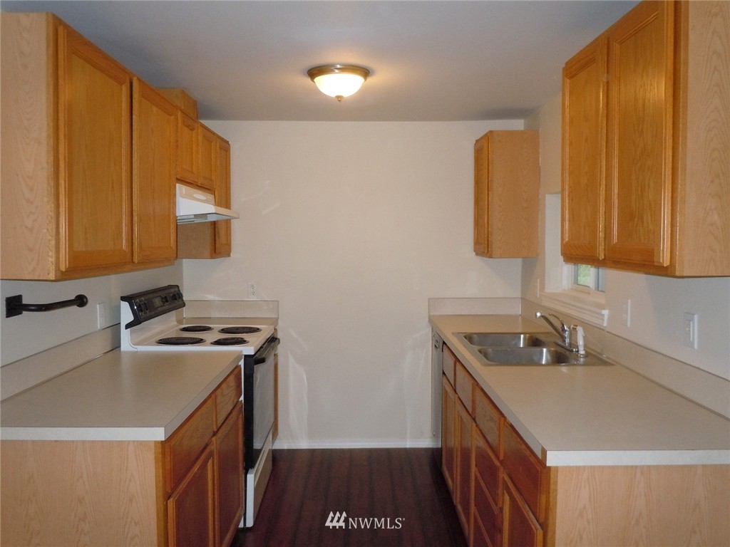 139 Ida Street West Bremerton, WA 98312 - Photo 2 of 17