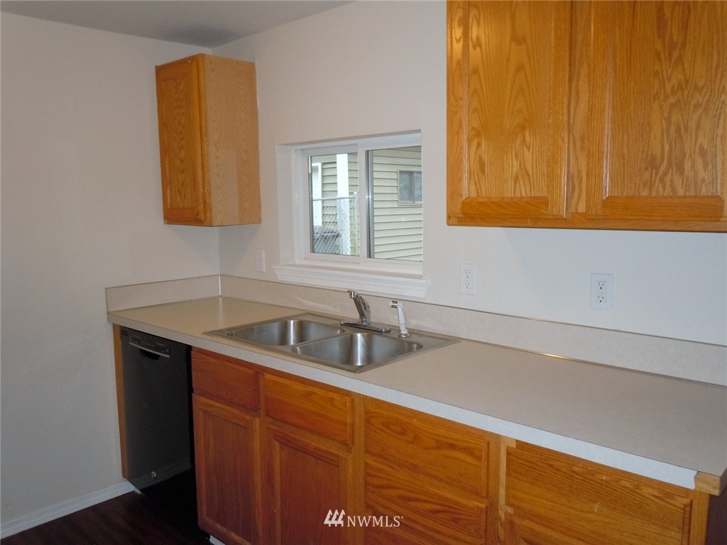 139 Ida Street West Bremerton, WA 98312 - Photo 3 of 17