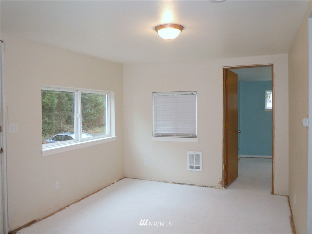 139 Ida Street West Bremerton, WA 98312 - Photo 5 of 17