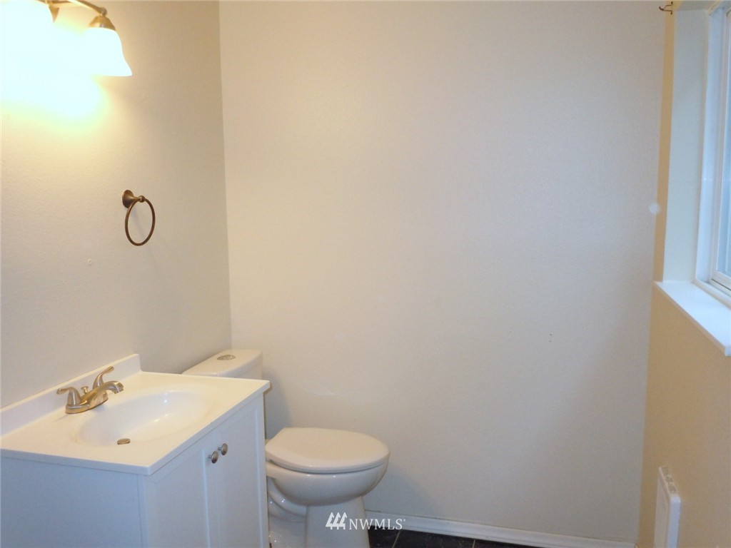 139 Ida Street West Bremerton, WA 98312 - Photo 9 of 17