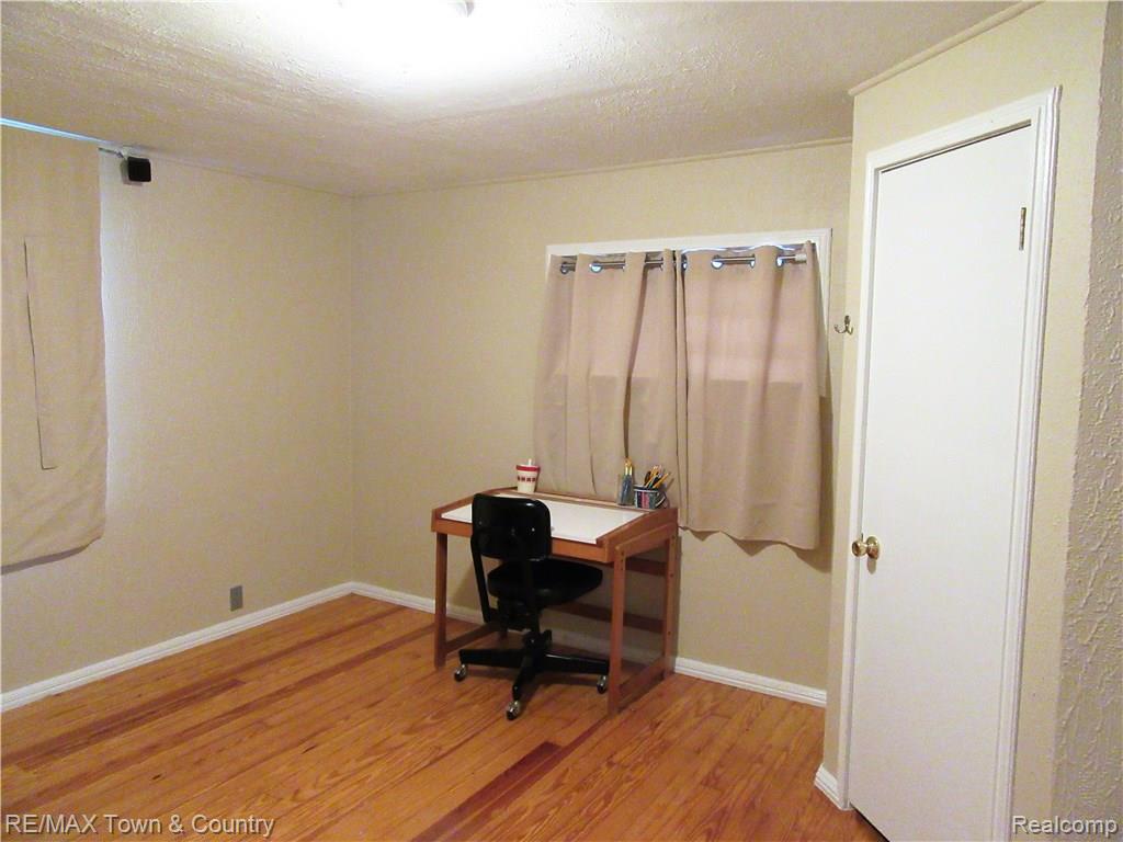 2318 North Linden Road Flint, MI 48504 - Photo 15 of 18