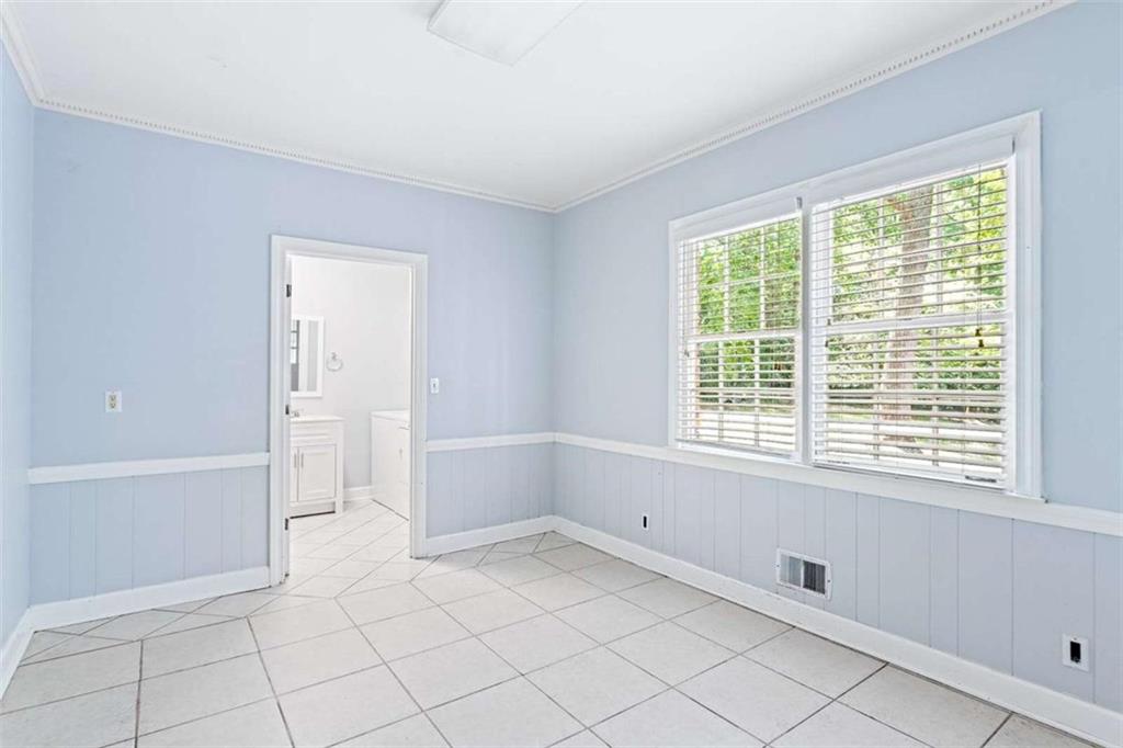 140 Old Fairburn Close Southwest South Fulton, GA 30331 - Photo 9 of 28 a view of an empty room with a window