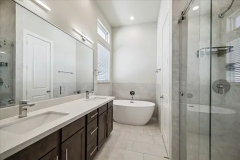 $435,000 | 728 Carriage Knolls Drive, Houston, TX 77008