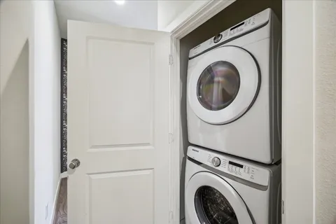 $435,000 | 728 Carriage Knolls Drive, Houston, TX 77008