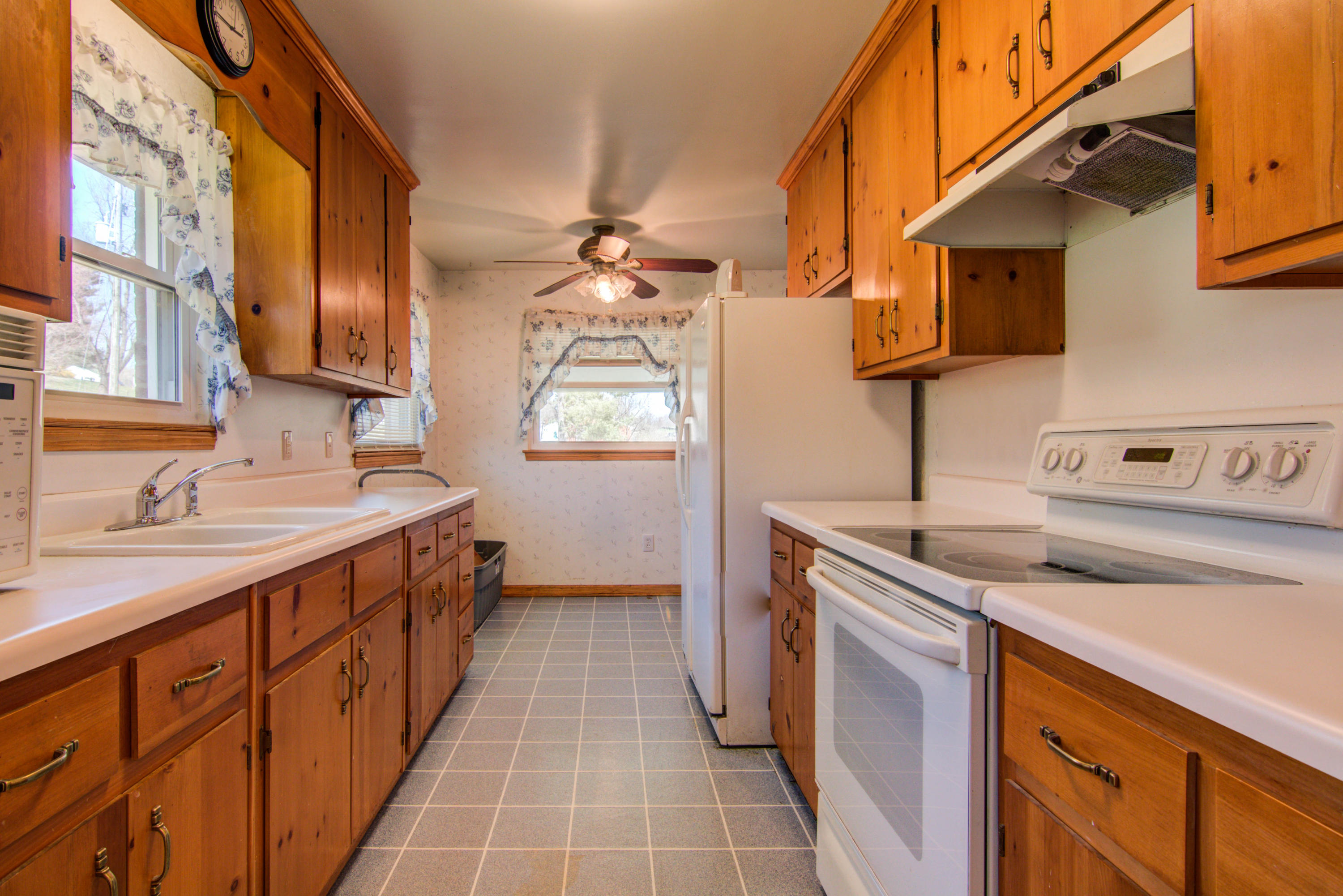 2425 Daleton Road Northeast Roanoke, VA 24012 - Photo 5 of 22 IMG_2675_6_7_8_9