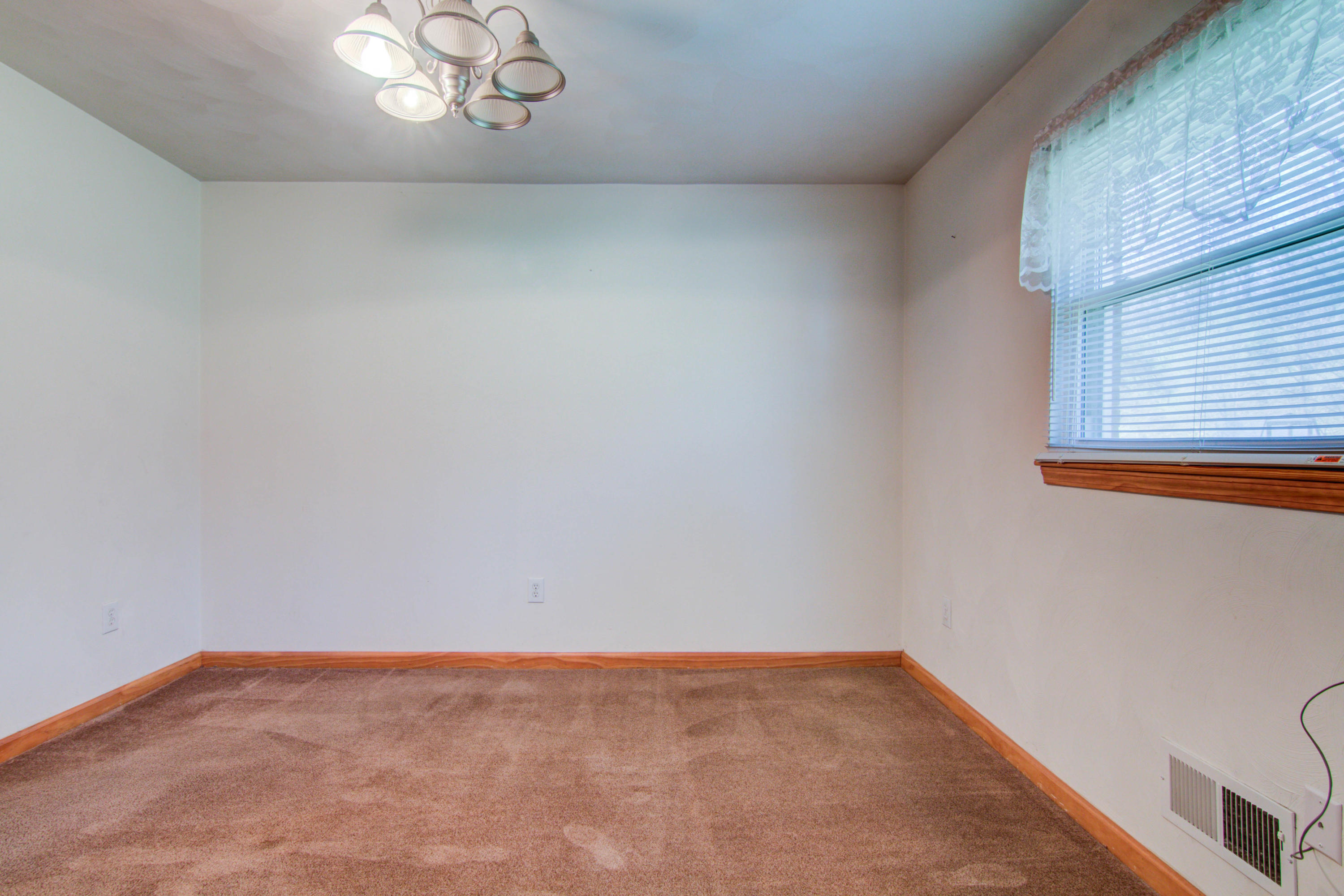 2425 Daleton Road Northeast Roanoke, VA 24012 - Photo 6 of 22 IMG_2670_1_2_3_4