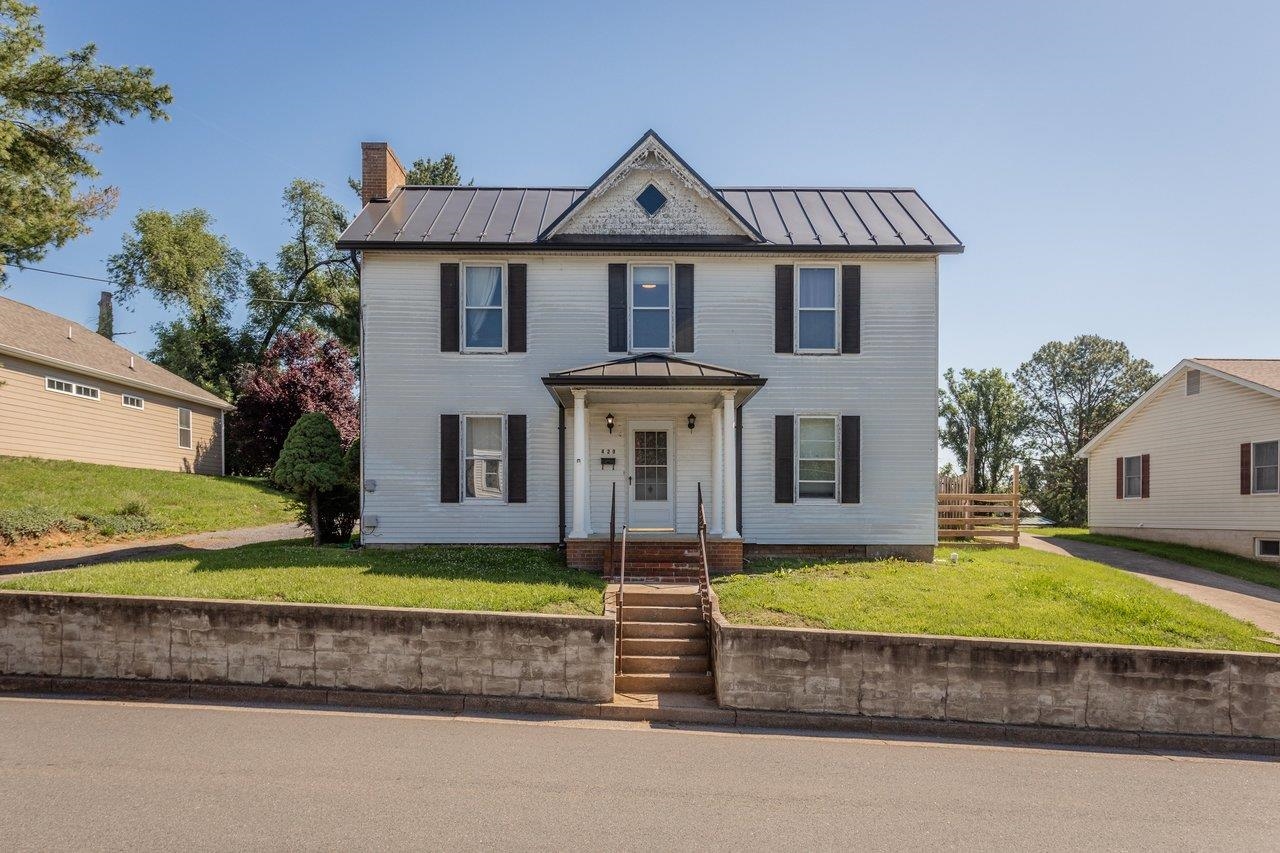 420 West Spring Street Woodstock, VA 22664 - Photo 1 of 67 a front view of a house with a yard
