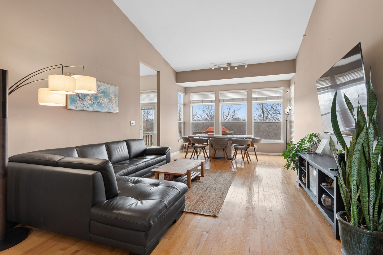 272 Prairie View Lane Wheeling, IL 60090 - Photo 3 of 24